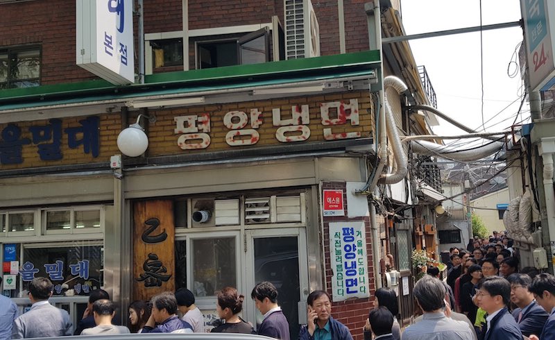 Naengmyeon_line_seoul-
